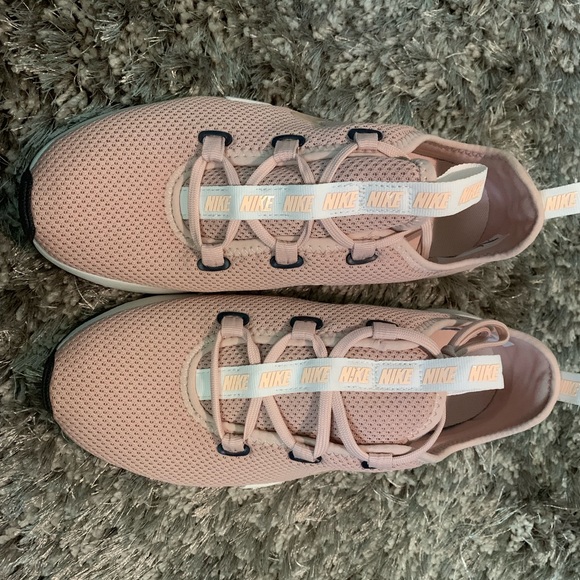 🎉Host Pick🎉 Nike Ashin modern - Picture 2 of 7